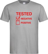 Grijs T shirt met  " Tested Negative " print Rood size S