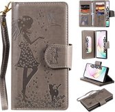 Voor Galaxy Note 10 Plus vrouw en kat reliëf horizontale flip lederen tas, met portemonnee & houder & kaartsleuven & fotolijst & spiegel & lanyard (grijs)
