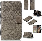 Voor Samsung Galaxy M01 Kant Bloem Horizontale Flip Leren Case met Houder & Kaartsleuven & Portemonnee & Fotolijst (Grijs)