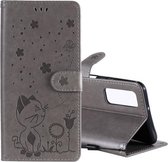 Voor Huawei P Smart 2021 Cat Bee Embossing Pattern Shockproof Horizontale Flip Leather Case met houder & kaartsleuven & portemonnee (grijs)