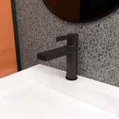 Huckle wastafelkraan zwart - Koud en warm water - Badkamerkraan - medium uitloop - Fonteinkraan - Inclusief aansluiting - mat zwart
