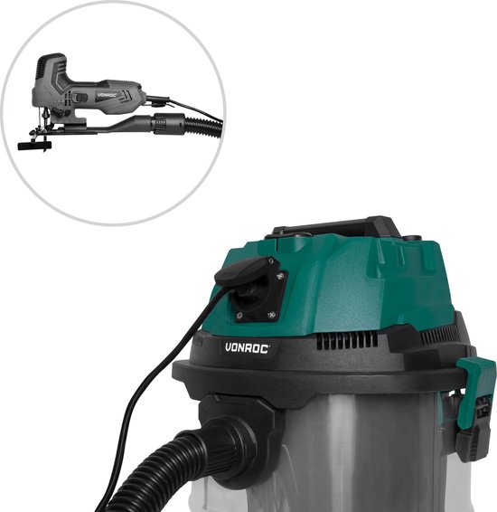 Groene en zilvergrijze ketelstofzuiger met aansluiting voor elektrisch gereedschap en een cirkel met een decoupeerzaag.