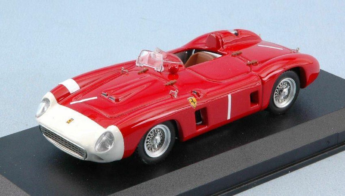 De 1:43 Diecast Modelcar van de Ferrari 860 Monza #1 van de 1000km Nürburgring in 1956. De coureurs waren Fangio en Castellotti. De fabrikant van het schaalmodel is Art-Model. Dit model is alleen online verkrijgbaar