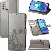 Voor Motorola Moto G30 vierbladige sluiting reliëf gesp mobiele telefoon bescherming lederen tas met lanyard & kaartsleuf & portemonnee & beugel functie (grijs)