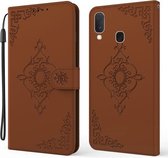 Voor Samsung Galaxy A01 Reliëf Fortune Bloem Patroon Horizontale Flip Leren Case met Houder & Kaartsleuf & Portemonnee & Lanyard (Bruin)