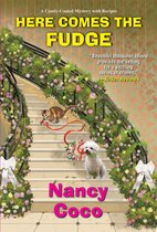 A Candy-Coated Mystery 9 - Here Comes the Fudge
