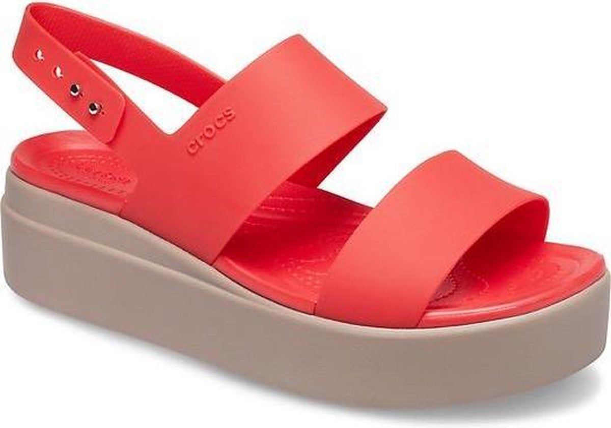 Crocs Brooklyn Low Wedge Flame Mushroom - Schoenen.nl