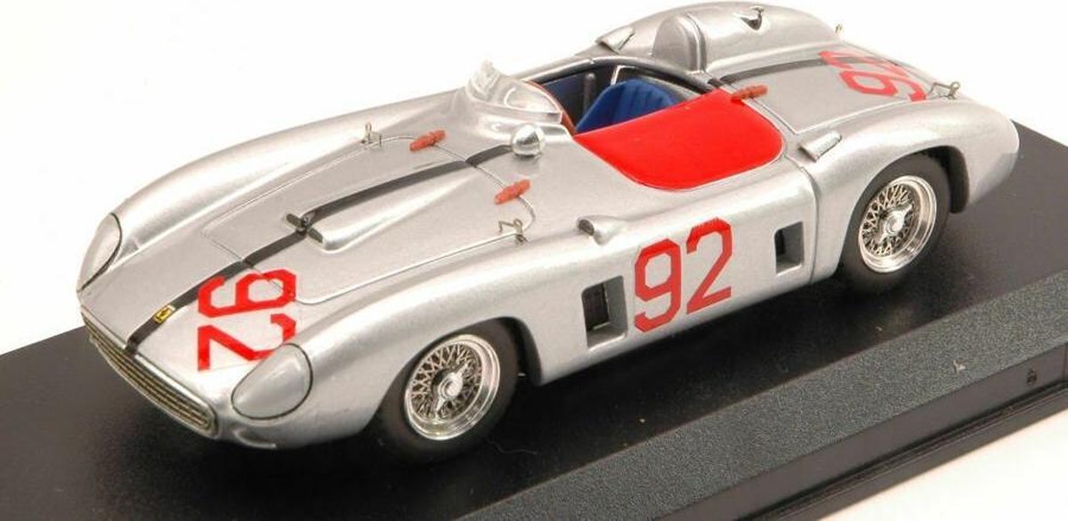 De 1:43 Diecast Modelcar van de Ferrari 860 Monza #92 van Nassau in 1959. De bestuurder was J. Von Neumann. De fabrikant van het schaalmodel is Art-Model. Dit model is alleen online verkrijgbaar