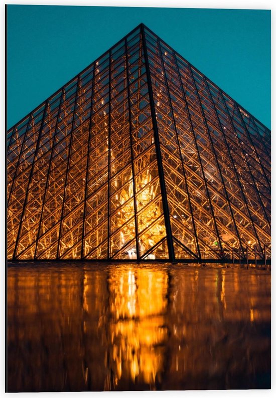 Dibond - Louvre in Parijs tegen de Avond - 40x60cm Foto op Aluminium (Met Ophangsysteem)