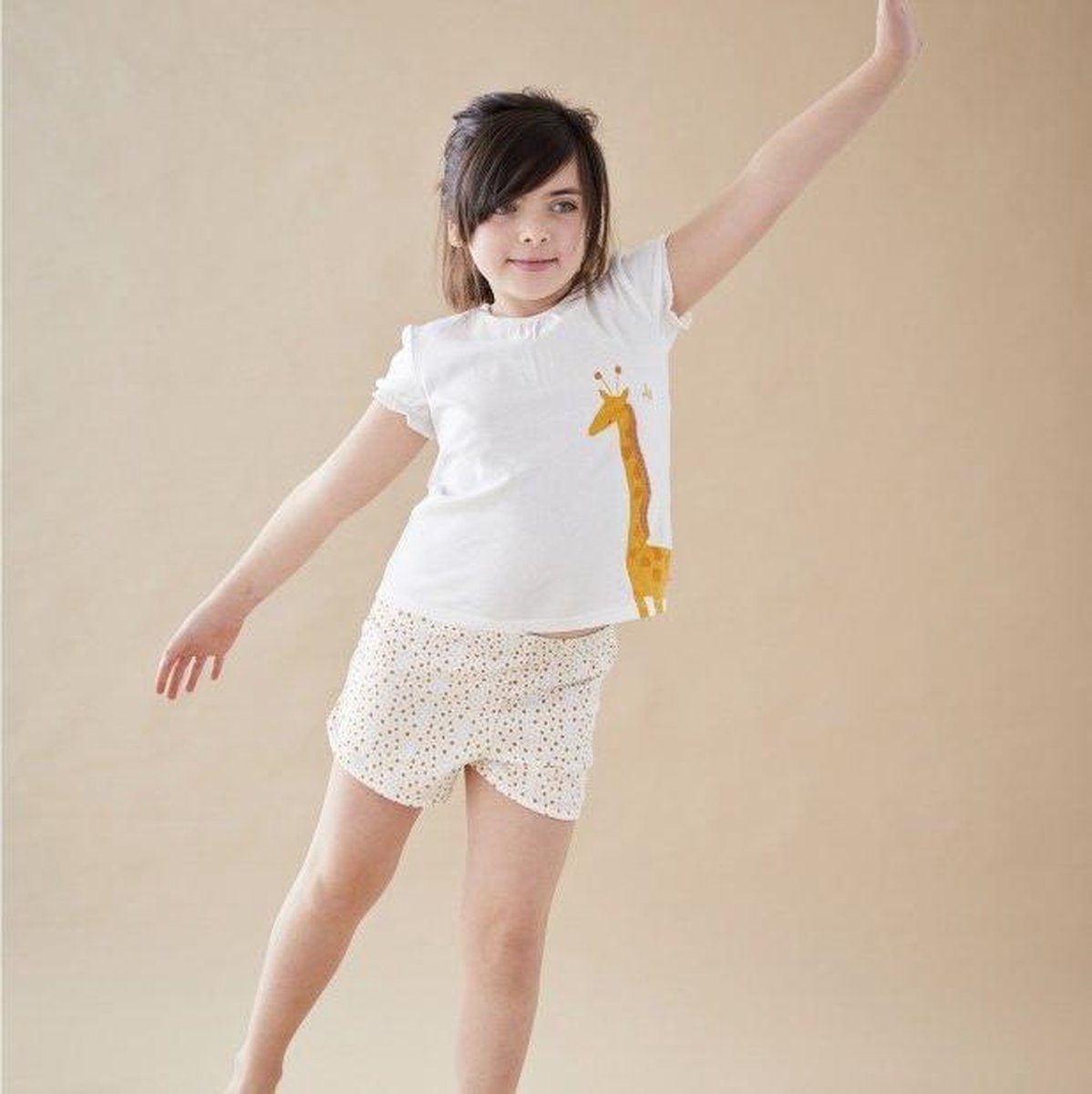 Noukie's Pyjama - Zomer Meisje - Giraf - Bio katoen - 6 jaar 116 creme , oker geel