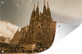 Tuinposter - Tuindoek - Tuinposters buiten - Zonnestralen schijnen op de Sagrada Familia in Spanje - 120x80 cm - Tuin