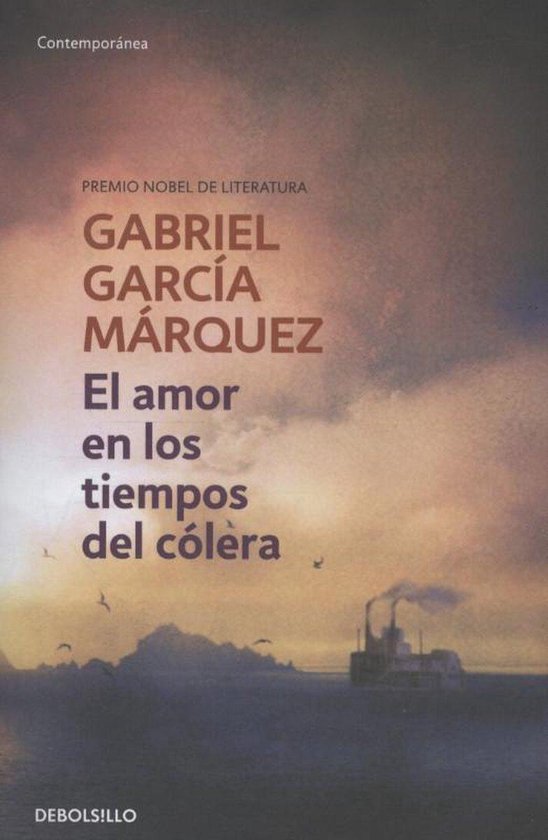 Couverture du livre 'El amor en los tiempos del cólera' de Gabriel García Márquez, avec un ciel pastel et une usine à l'horizon.