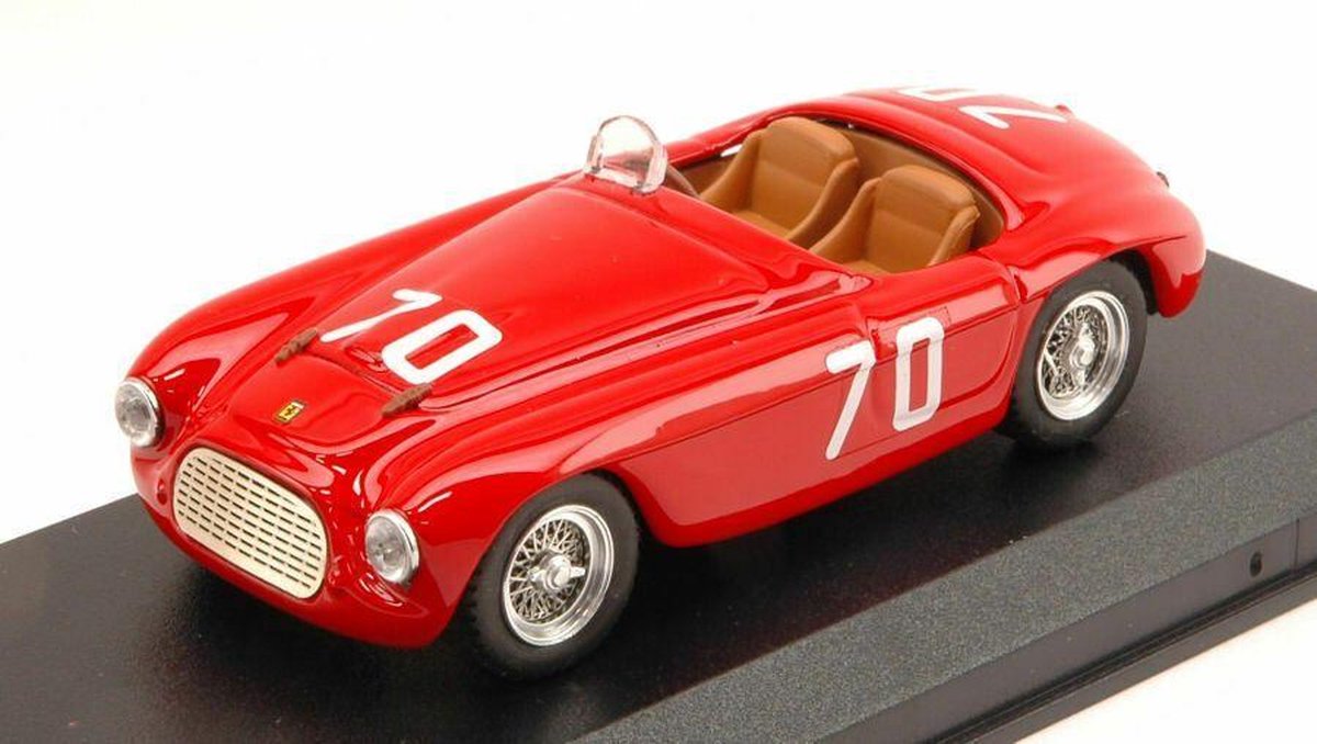 De 1:43 Diecast Modelcar van de Ferrari 166MM Spider # 70 van de Targa Florio in 1952.De bestuurder was E. Giletti.De fabrikant van het schaalmodel is Art-Model.