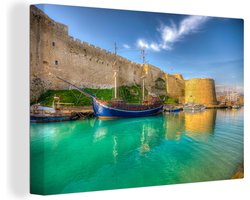 Canvas Schilderij De oude haven van Paphos op Cyprus - 120x80 cm - Wanddecoratie