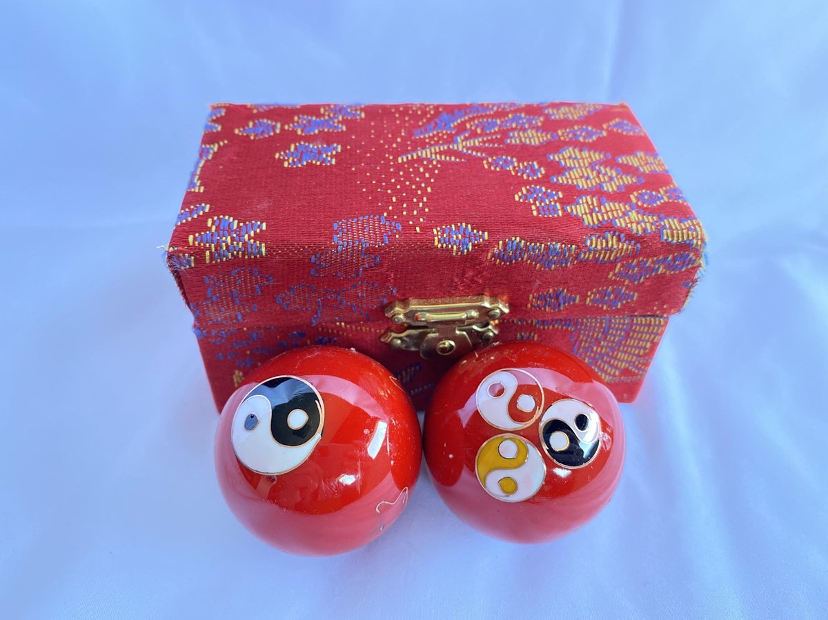 Goedkoopste Meridiaankogels rood met 4 Yin Yang in 1 motief 4cm van cloisonne (een techniek van emailleren