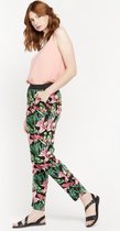 LOLALIZA Losse broek met tropische print - Zwart - Maat 36