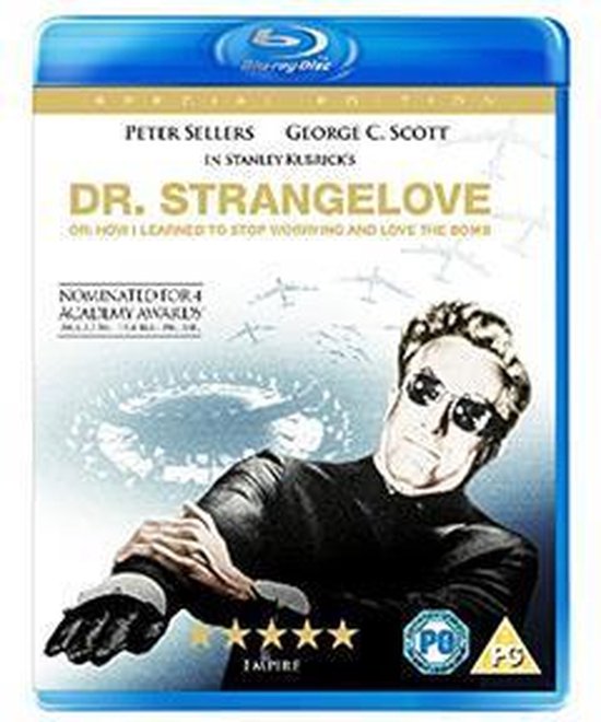 Blu-ray cover van Dr. Strangelove met Peter Sellers in een zwart pak met zonnebril.