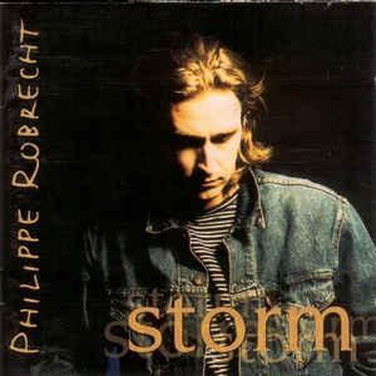 Philippe Robrecht, albumhoes 'Storm'. Man met spijkerjasje en gestreepte shirt, kijkt naar beneden.
