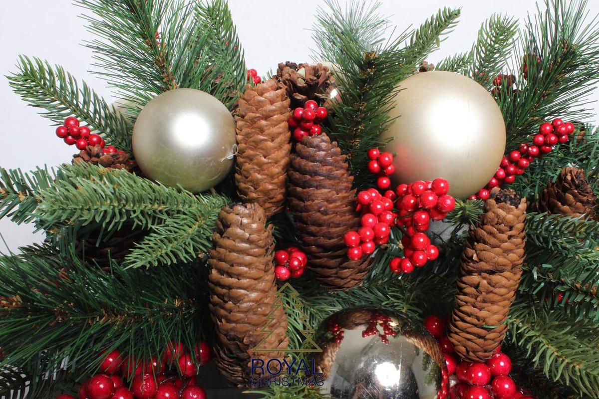 Kerststukje voor op tafel met Gouden kerstballen, Dennenappels en rode