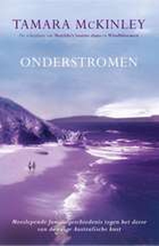 Boek 'Onderstromen' van Tamara McKinley, met een landschap van paarse golven en strand, twee figuren lopen op het strand.