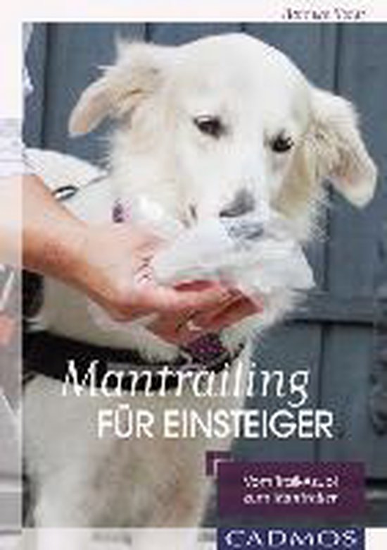 Een witte hond met een zwarte riem die een plastic zakje vasthoudt. Titel: Mantrailing für Einsteiger.