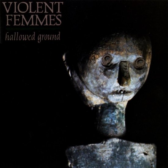 Albumhoes Hallowed Ground, met een houten beeld van een hoofd.