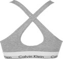 Grijze Calvin Klein bralette met gekruiste bandjes op de rug en wit logo-elastiek.