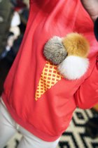 Sweater dames rood met 3 afneembare pompons - maat S