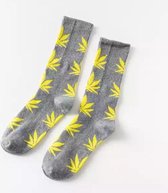 Wietsokken - Cannabissokken - Wiet - Cannabis - grijs-geel - Unisex sokken - Maat 36-45