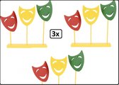 3x Decoratie plank met 3 maskers op stok - carnaval  rood geel groen raam decoratie festival optocht thema feest