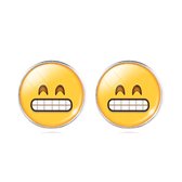 Zoëies emoji oorbellen tanden op elkaar