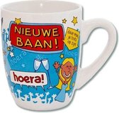 Mok - Cartoon Mok - Nieuwe baan - Gevuld met een toffeemix - In cadeauverpakking met gekleurd krullint