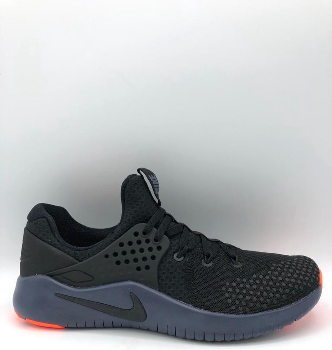 white nike shoes air force 1