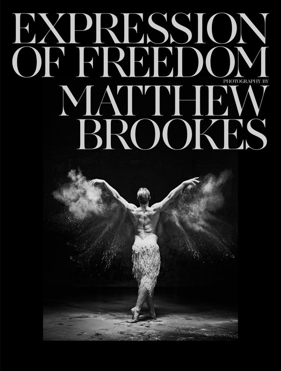 Boek 'Expression of Freedom' door Matthew Brookes met een mannelijke danser die poeder in de lucht gooit.