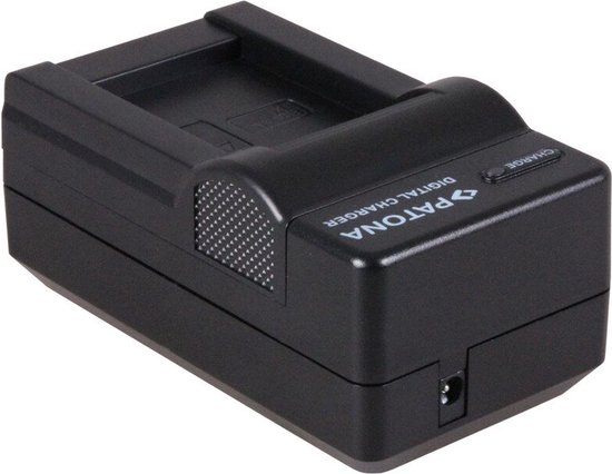Zwarte Patona digitale acculader met "CHARGE" indicator.