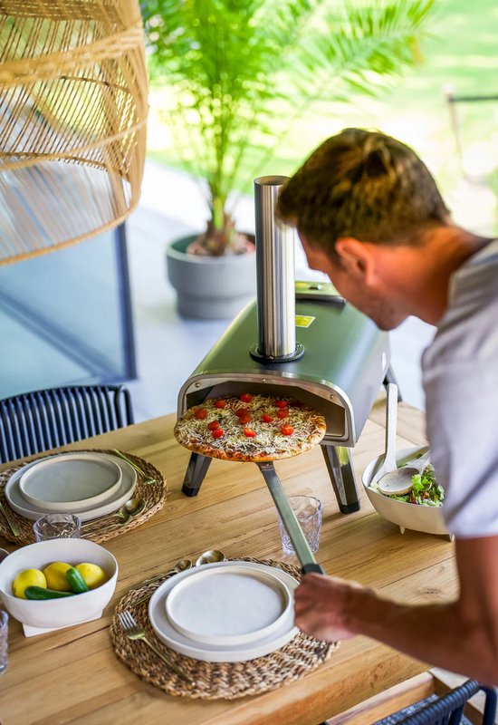 LIVIN' Pizzaoven Pellet - Pizzaovens voor buiten - 12" Pizzaoven - Pizza oven buiten - Pellet Pizza oven - Pizzaoven voor buiten - Pizza Oven Houtgestookte - Pizza Oven Tuin - Inclusief Thermometer - Draagbaar - 55*36*27 CM - RVS - Zwart