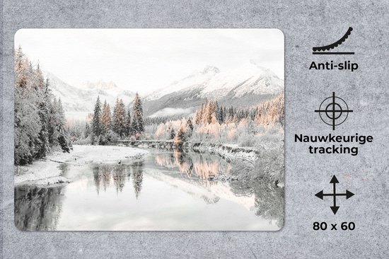 Muismat XXL 80x60 cm - Bureau onderlegger - Bureau mat Natuur - Winter - Bomen - Bergen - Sneeuw - Bureaumat - Gaming mousepad xl - Bureaulegger groot - Computer deskmat