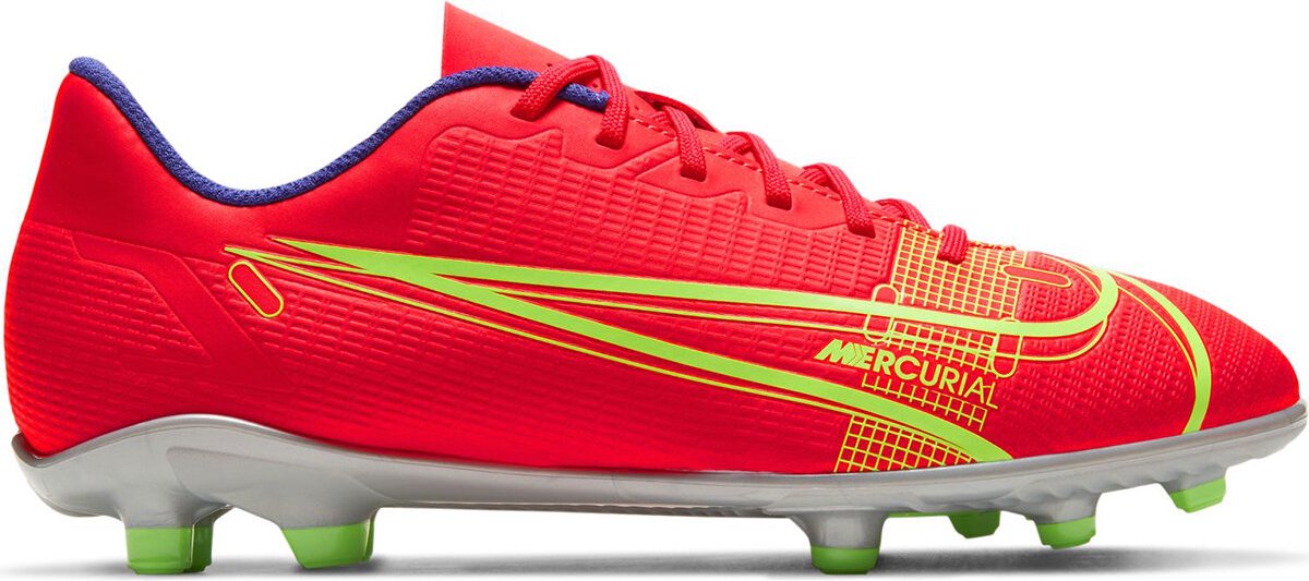 Rode en gele Nike Mercurial Vapor 14 Club FG/MG voetbalschoenen, maat 36.5, met textuur voor betere balbeheersing.