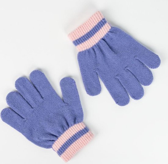 Paarse gebreide handschoenen met roze en paarse streepjes aan de boord.