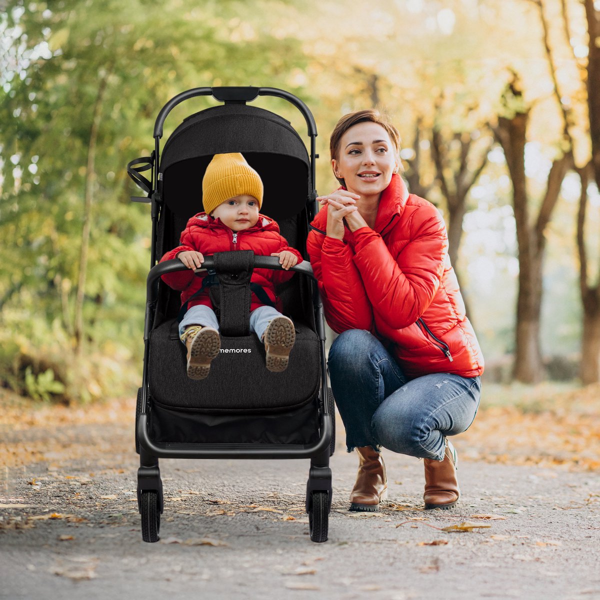 Memores Plooibuggy Zwart - Buggy Inklapbaar Inclusief Regenhoes, Bekerhouder en Tassenhaken - Peuter -Extra licht & Compact voor Vliegtuig, Auto & OV - Extra Veilig en Wendbaar door Grote Massieve Wielen - Tot 4 jaar - Kinderwagens - Wandelwagen - M1 – foto 2