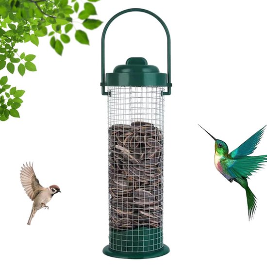 Groene vogelvoerhouder met gaas, gevuld met zaden, met een kolibrie en een mus ernaast.