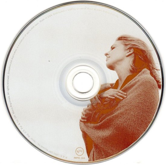 Diana Krall op CD-buitenkant, met een warme omslag, kijkt naar de hemel.
