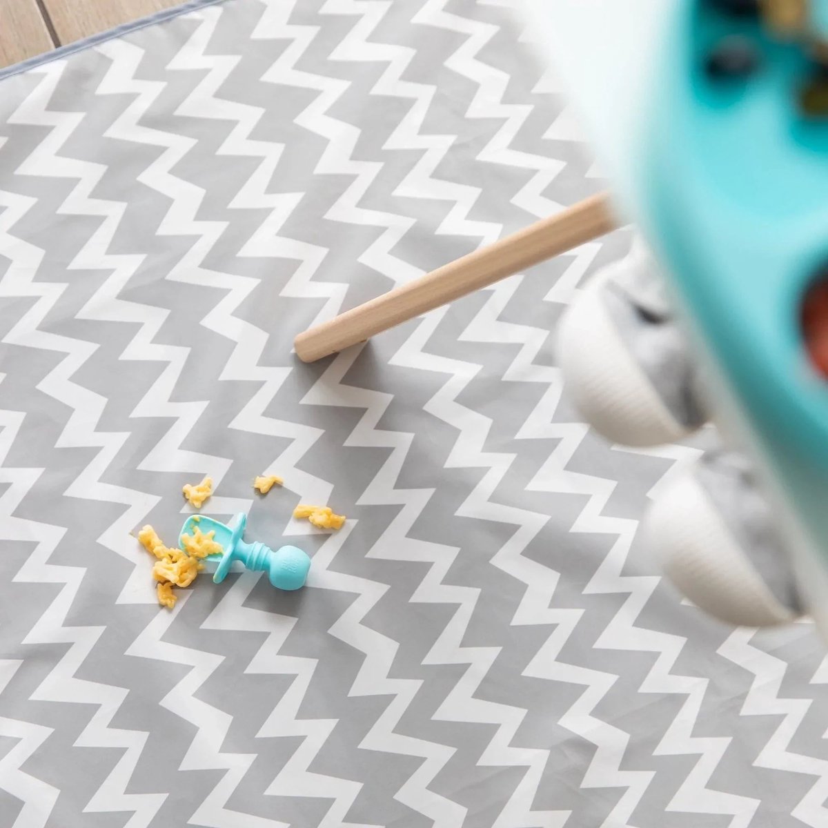 Bumkins - Splat Mat | Knoei Tafelkleed & Vloermat – Wasbaar & Waterdicht - Grey Chevron
