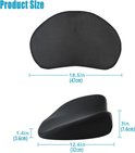 Zwart ergonomisch traagschuim kussen met afmetingen 47x32x7.6cm.