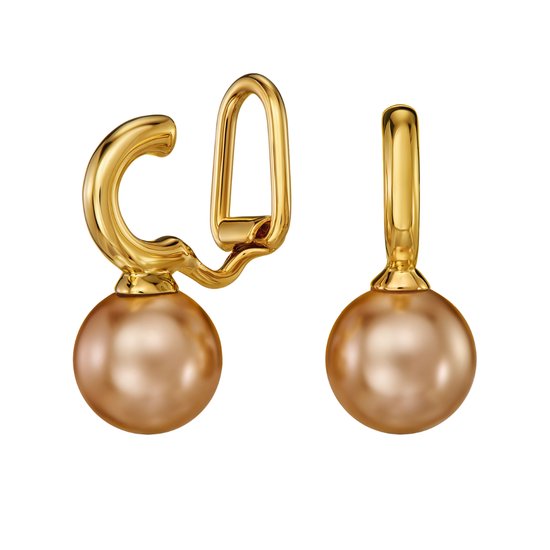Gouden oorclip met bruine parel en bijpassende oorbel, beide met een gouden haakje.