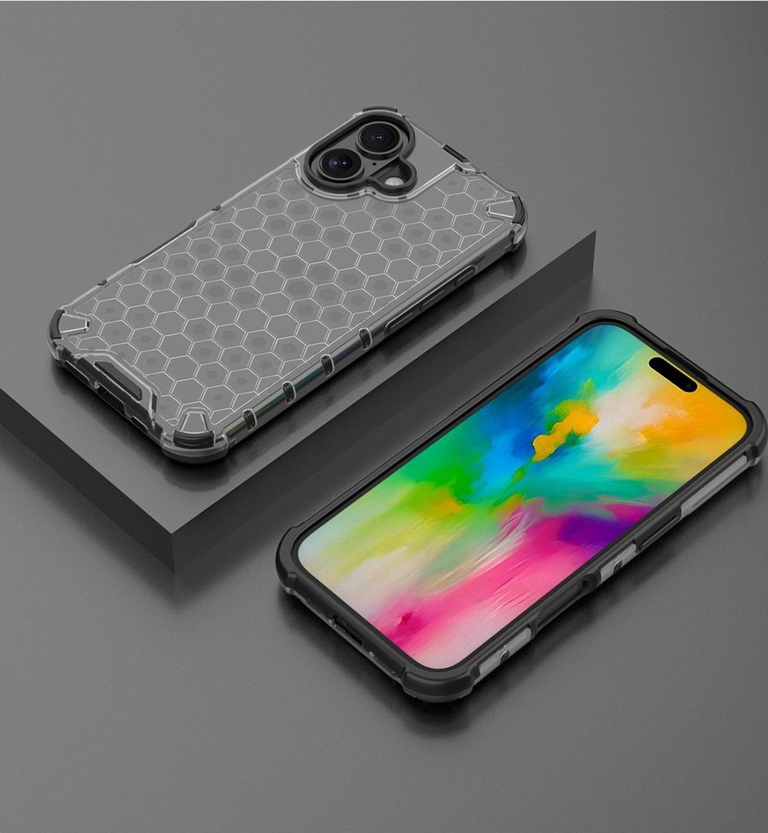 Mobigear Hoesje geschikt voor Apple iPhone 16 Telefoonhoesje Hardcase | Mobigear Honeycomb Backcover Shockproof | Schokbestendig iPhone 16 Telefoonhoesje | Anti Shock Proof - Zwart