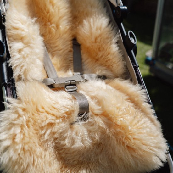 WOOOL Schapenvacht 2-in-1 Kinderwagen Buggy - WOOLA (Medicinaal) - Inleg & Opleg - 100% Echte Schapenvacht - Klassieke Wol - Veilig, ECO & Duurzaam van WOOOL — afbeelding 3