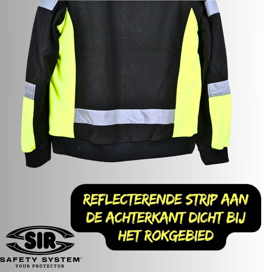 Achterkant van een zwarte trui met gele en reflecterende panelen op de onderkant.