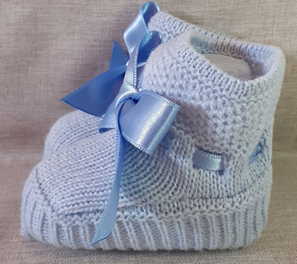 Mac Ilusion Gebreide Baby Slofjes| baby sokjes | PA49 | Nube / zachtblauw |Unisex | Met satijnlint om te strikken | One size