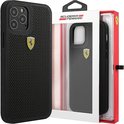 Zwart Ferrari telefoonhoesje met geperforeerd patroon en logo, in verpakking.